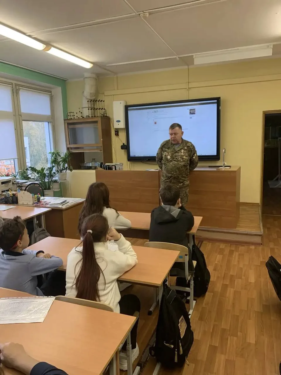 🇷🇺 УРОК МУЖЕСТВА: РАЗГОВОР О СИЛЕ ДУХА И ВЗАИМОПОМОЩИ