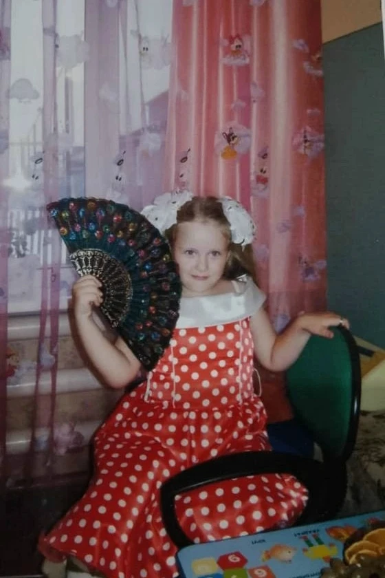 Снова предлагаем вам угадать, кто скрывается за детской фотографией. Но на этот раз под...