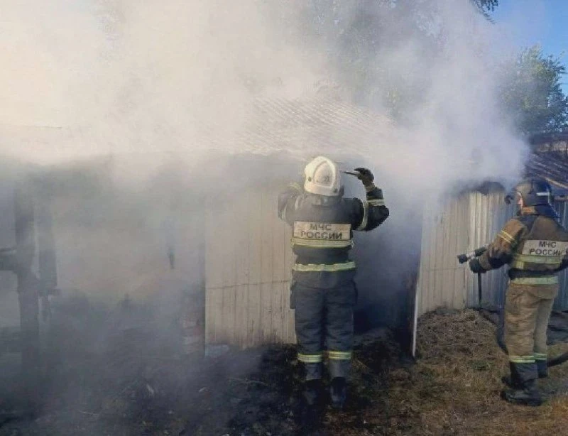 🔥 В Россоши тушили пожар в бане