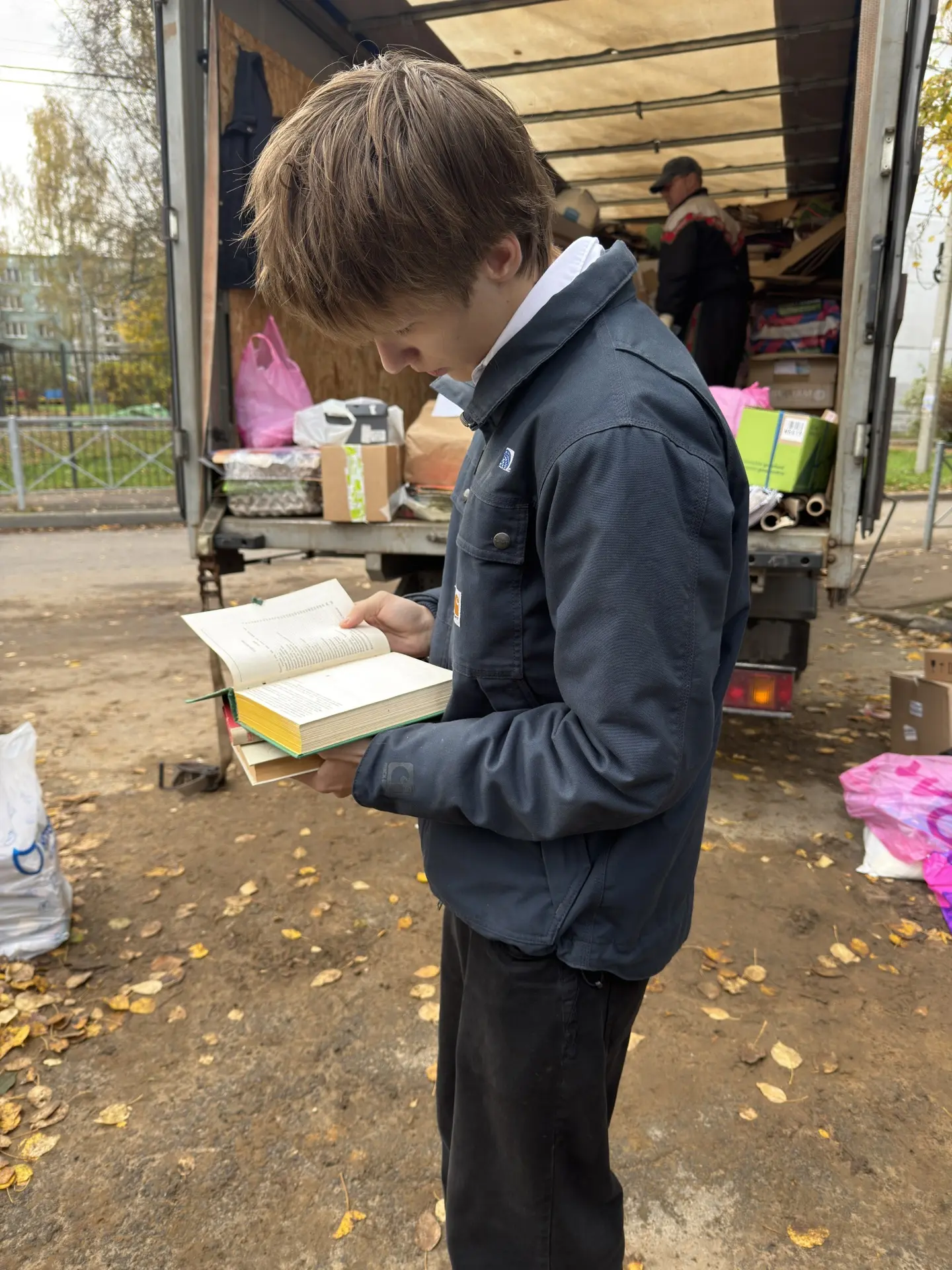 16 октября наша школа участвовала в экологической акции «Сдай макулатуру - спаси дерево!»