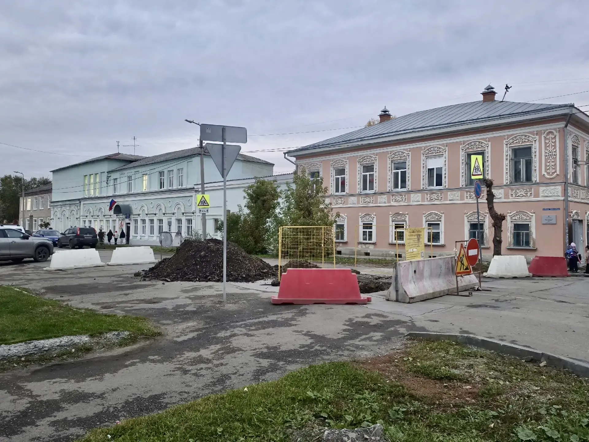 🚧До 20 октября на время ремонта теплосетей ограничено движение по ул. Розы Люксембург ...