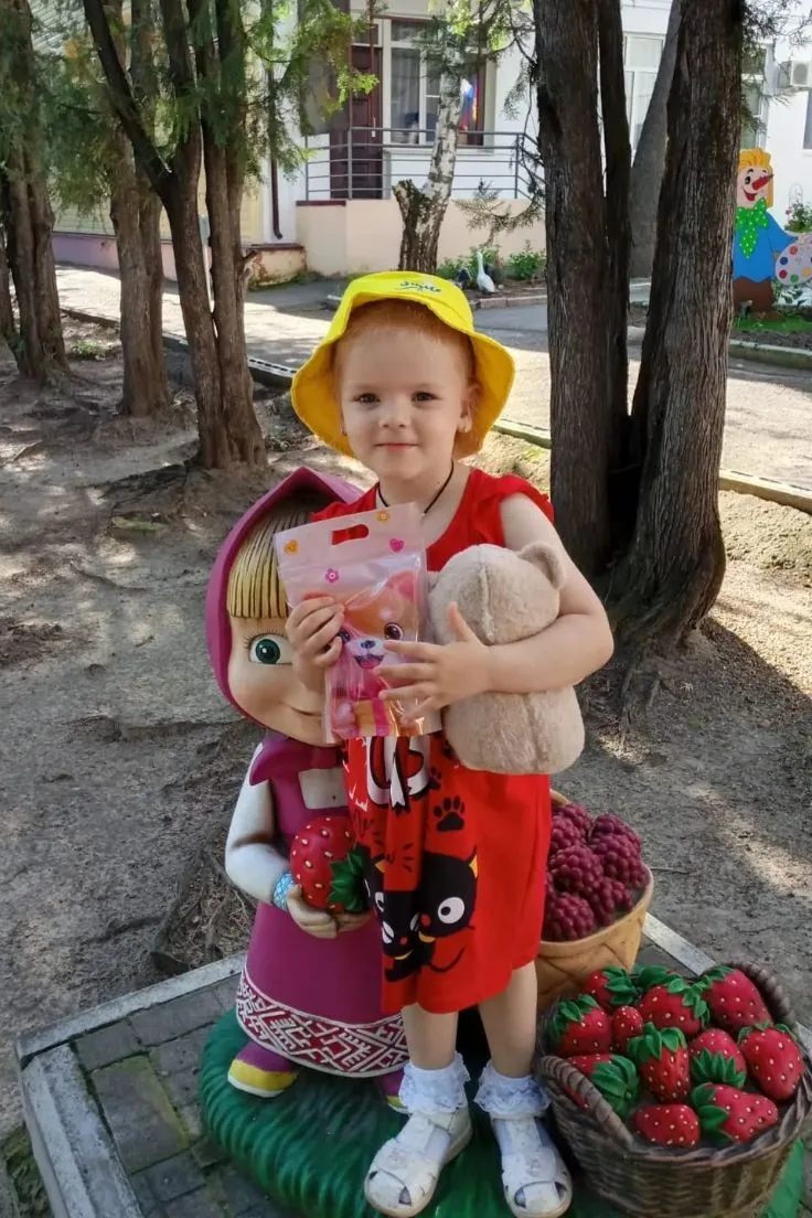 Сегодня день рождения празднует воспитанница средней группы "Светлячок" - Карабановская...