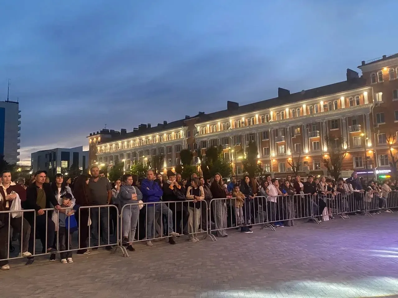 Завершили праздничные выходные ярким концертом «Под небом Армавира», который собрал жит...