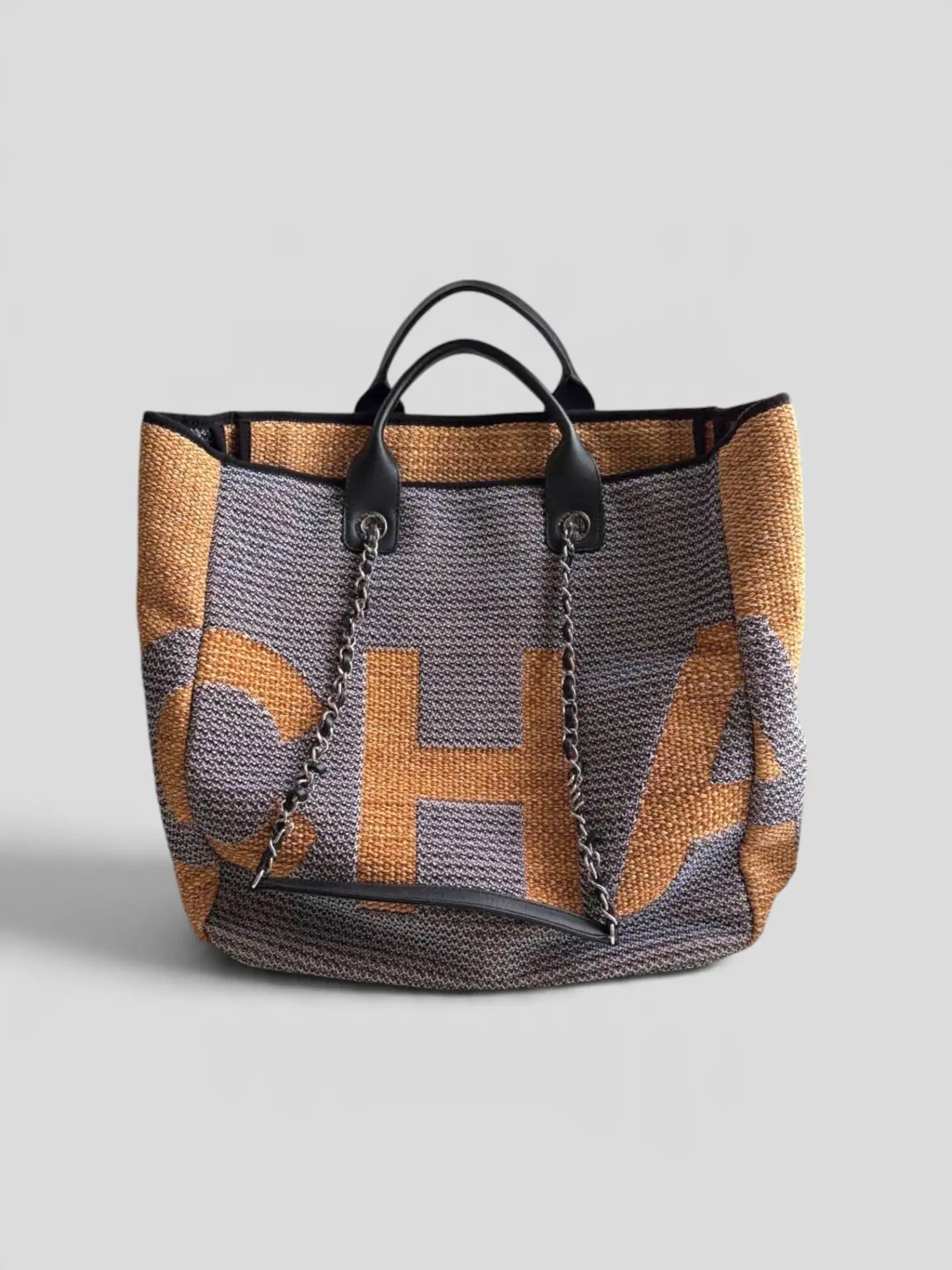 Сумка Chanel Raffia Deauville Shopping Tote в прекрасном состоянии.