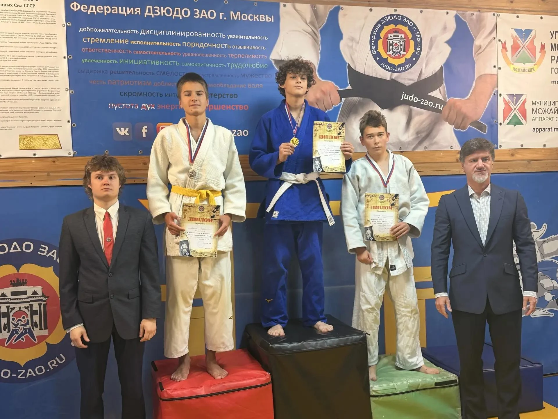 🥋 Бросок, удержание, медаль!