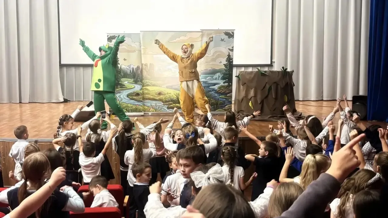 Сегодня в нашей школе прошёл удивительный спектакль-путешествие «ШОУ ТЕАТР АКТИВ» ✨