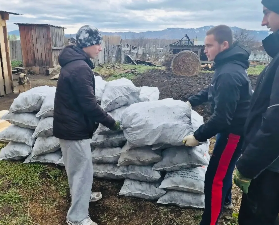Усть-Коксинские волонтеры продолжают оказывать помощь