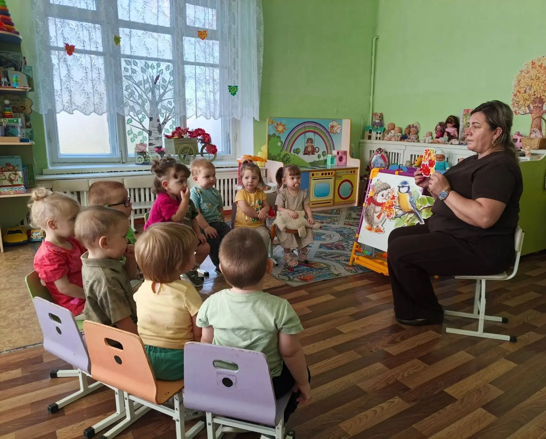 📌Сегодня в группу раннего возраста заглянула необычная гостья — синичка! Она прилетела...