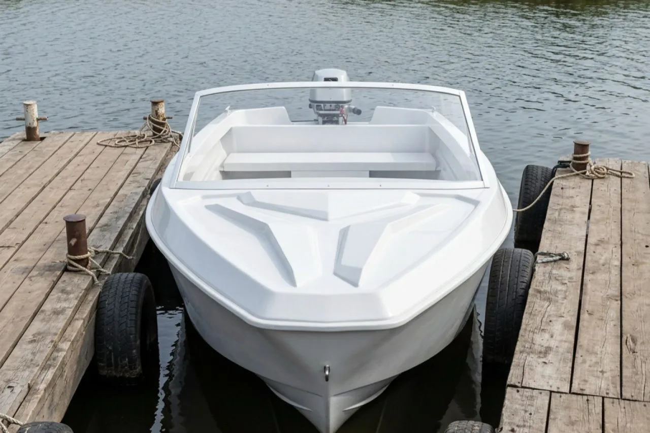 RIVERBOAT NAVIGATOR 43 — время готовиться к сезону на воде. Жёсткий композитный корпус,...