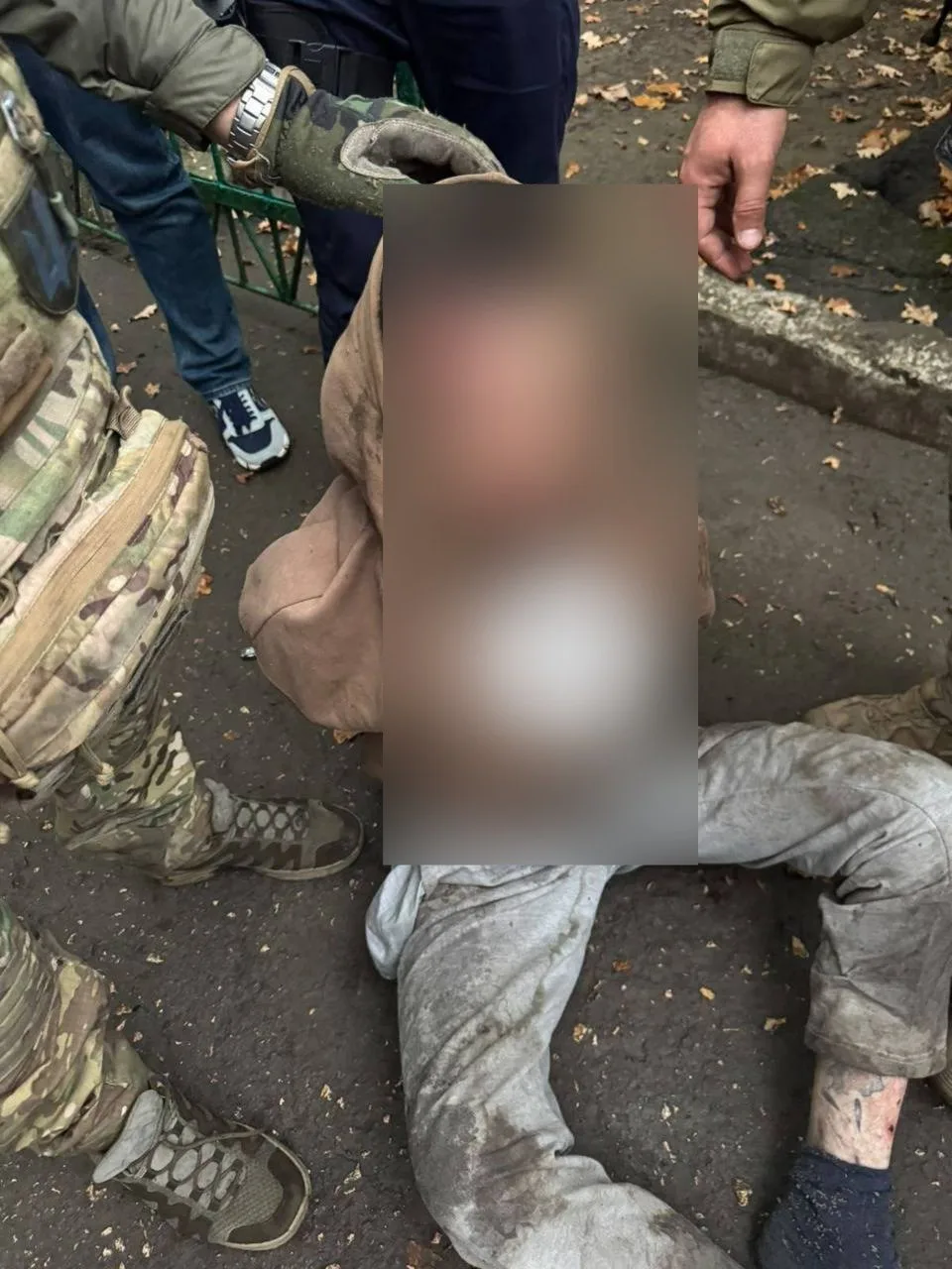 Подозреваемого в расстреле пятерых украинских военных в Харьковской области задержали, ...
