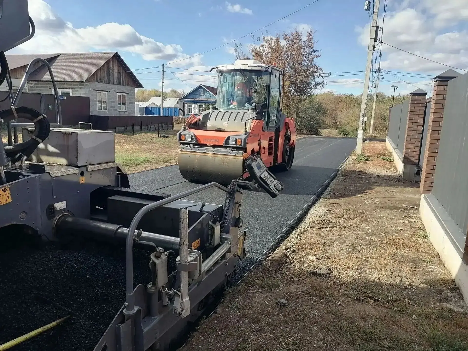 На улице Гастелло в Оренбурге ведутся дорожные работы