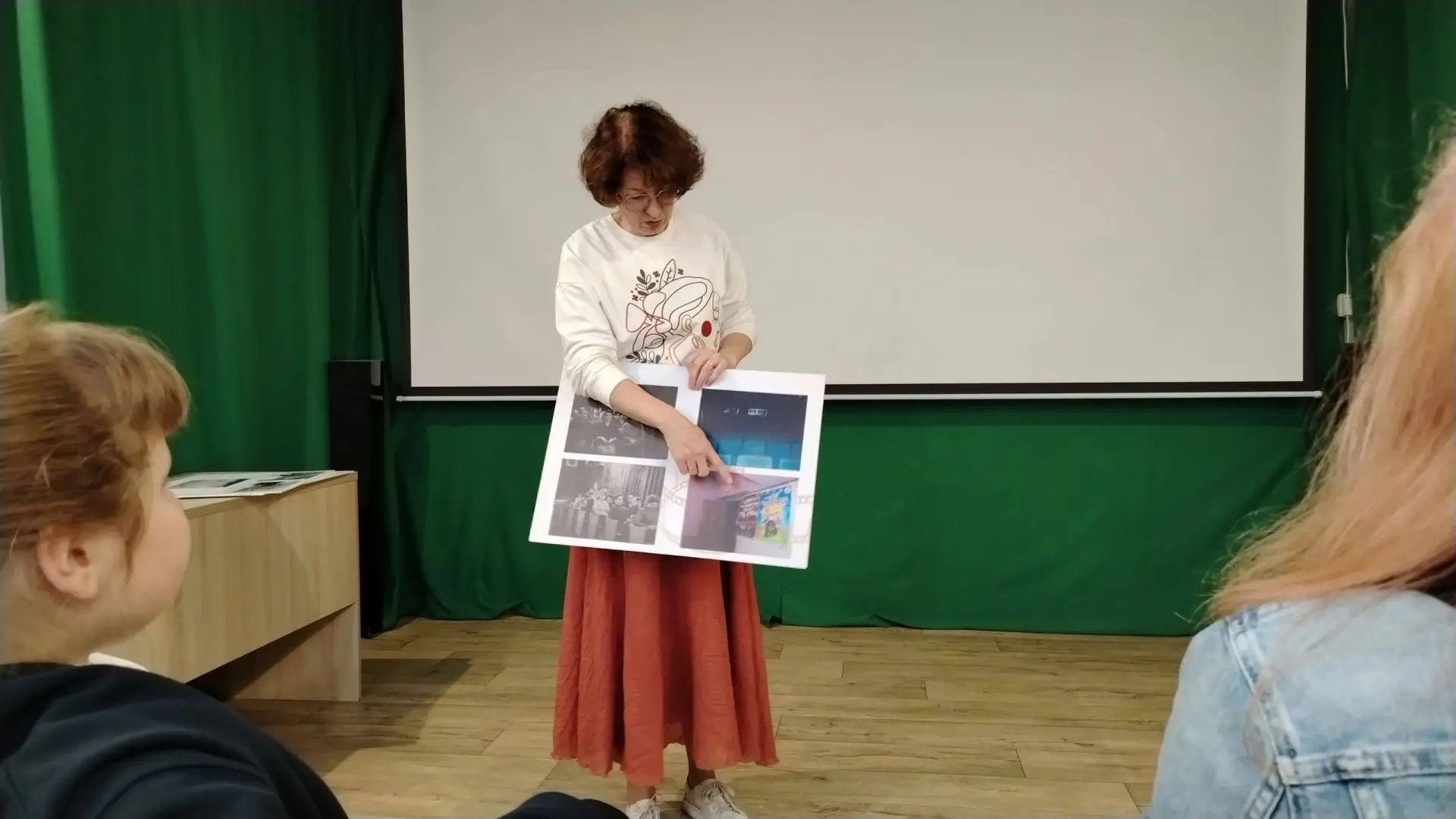 Ребята из нашей мульт-студии «Точилка» выбрались на экскурсию в УльяновскКинофонд. Они ...