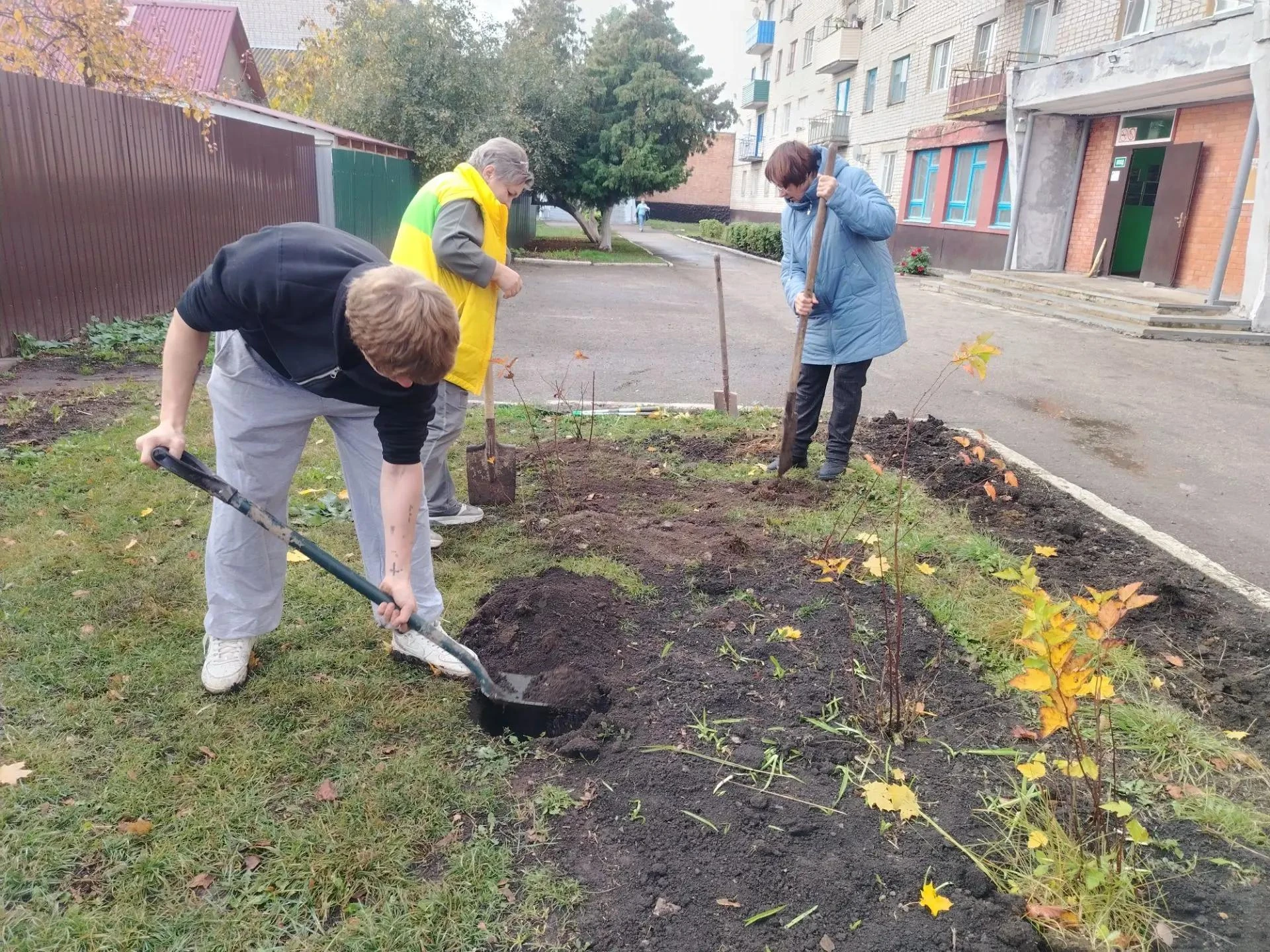 🌿В рамках акции «Октябрь — месяц озеленения» студенты и сотрудники нашего техникума вы...