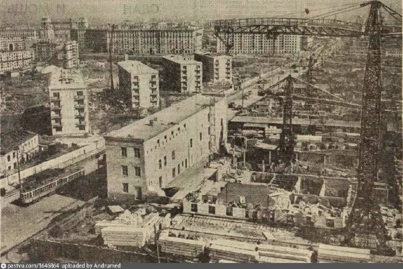 Так когда-то строился Академический 🏗