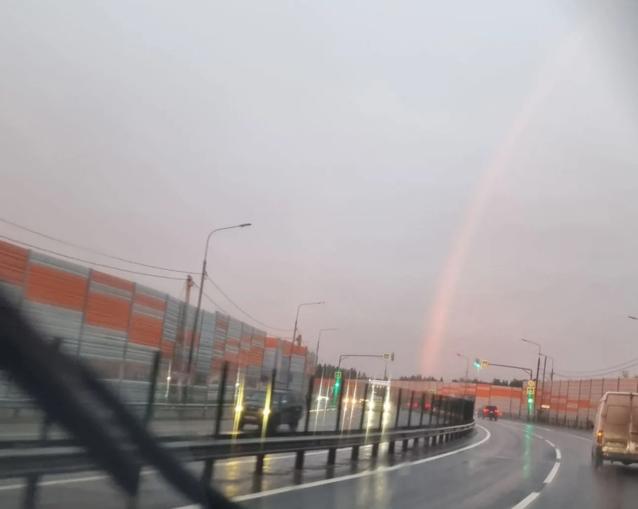 А в Подмосковье — октябрьская  радуга 🥰