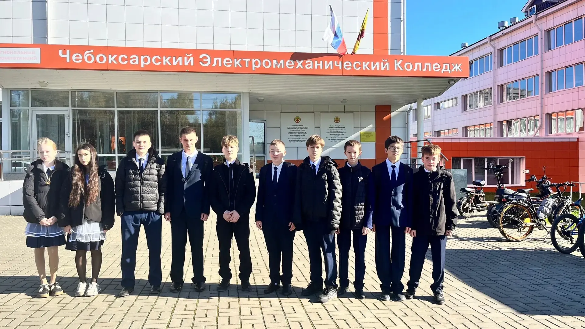 📌Обучающиеся 8а класса вместе с классным руководителем Павловой Кариной Анатольевной п...