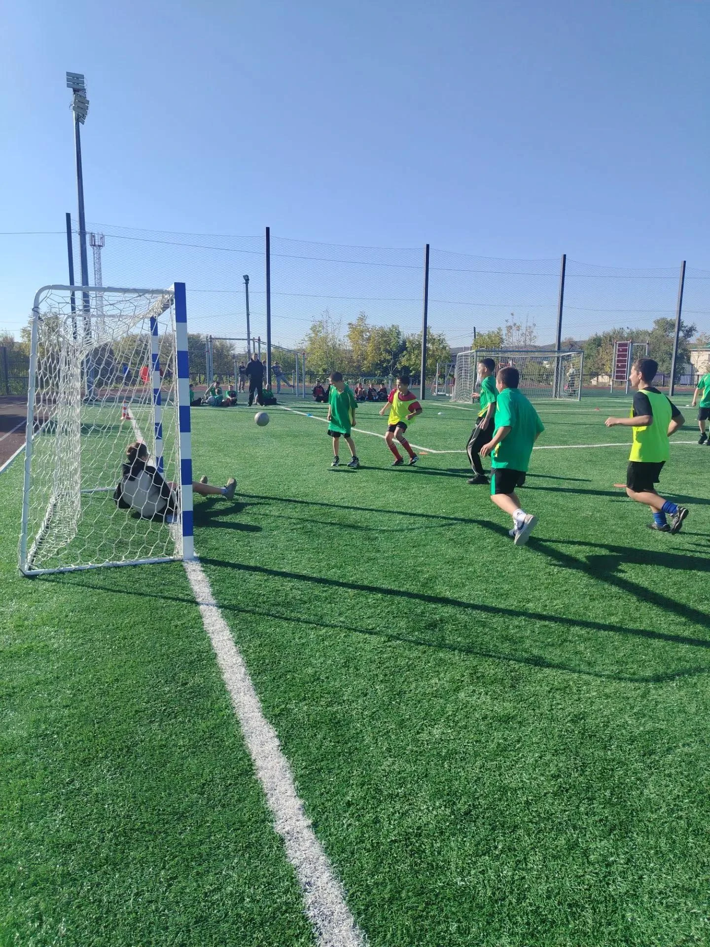 ⚽ На умной спортивной площадке ДЮСШ  состоялись окружные соревнования по мини-футболу в...