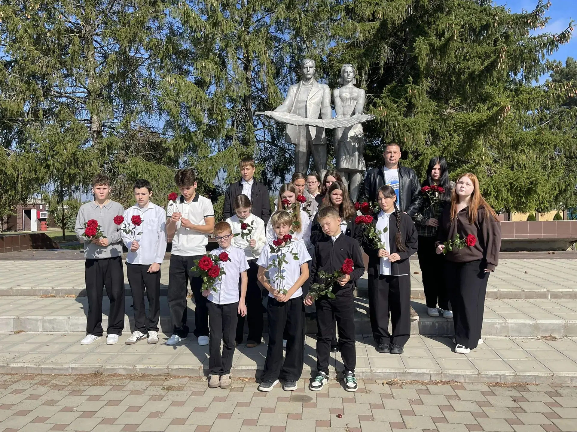 👉 Возложение цветов к Вечному огню и минута молчания — это не просто формальность. Это...