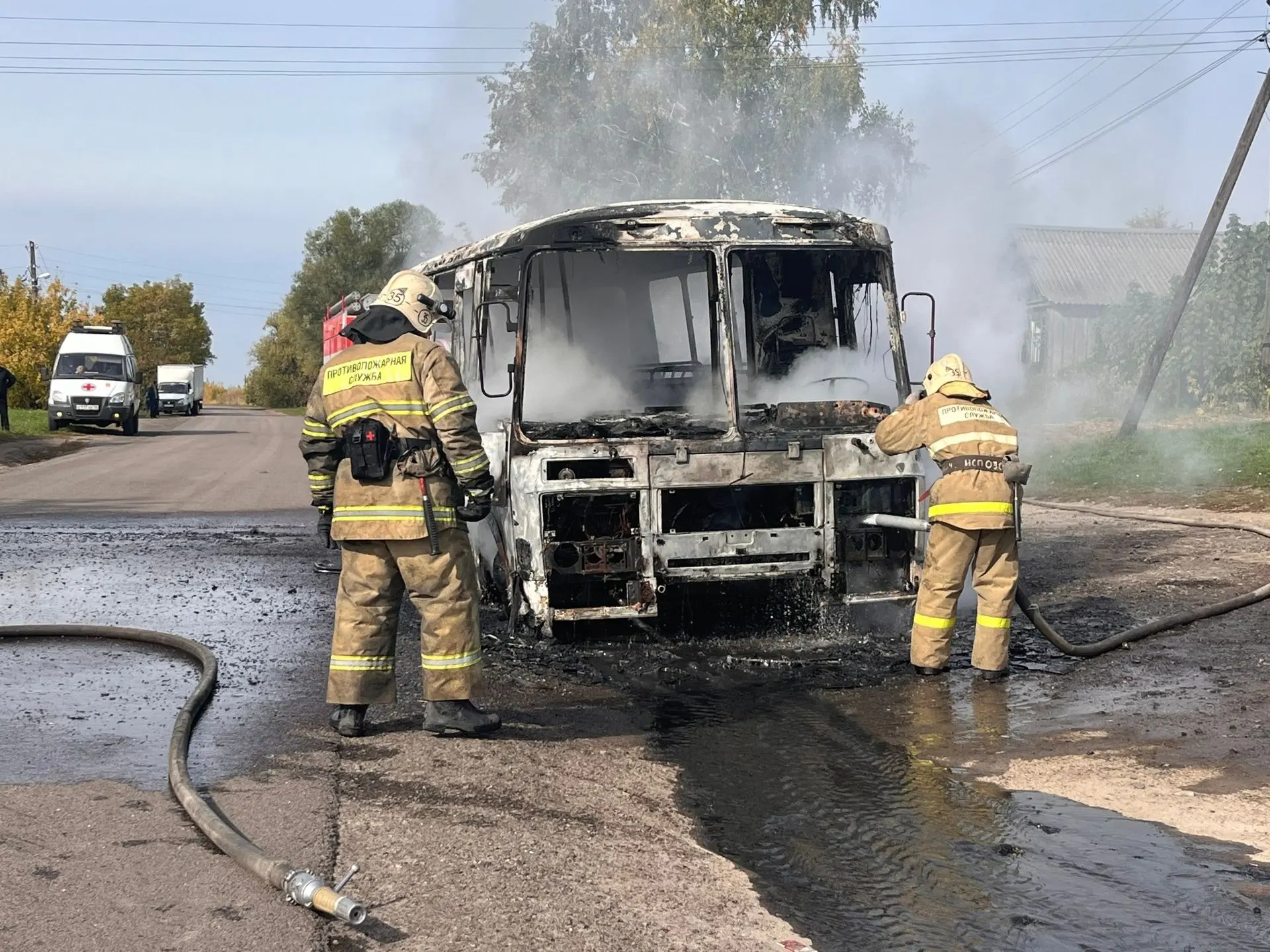 🗓️Сегодня, 8 октября 2026 года, в селе Шипы произошло возгорание автобуса. По предвари...