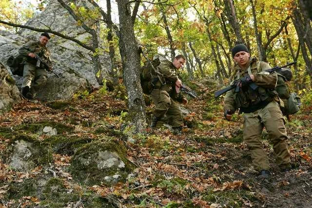 -Жужа, ты чем опять недовольна? - Гром повернулся к девушке, - Спи спокойно.