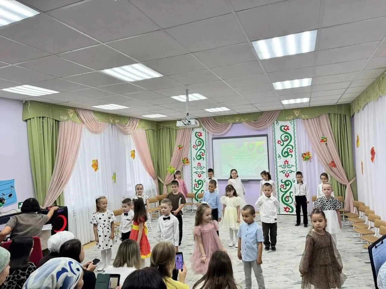 ❤️ В детском саду Арска устроили праздник для бабушек и дедушек