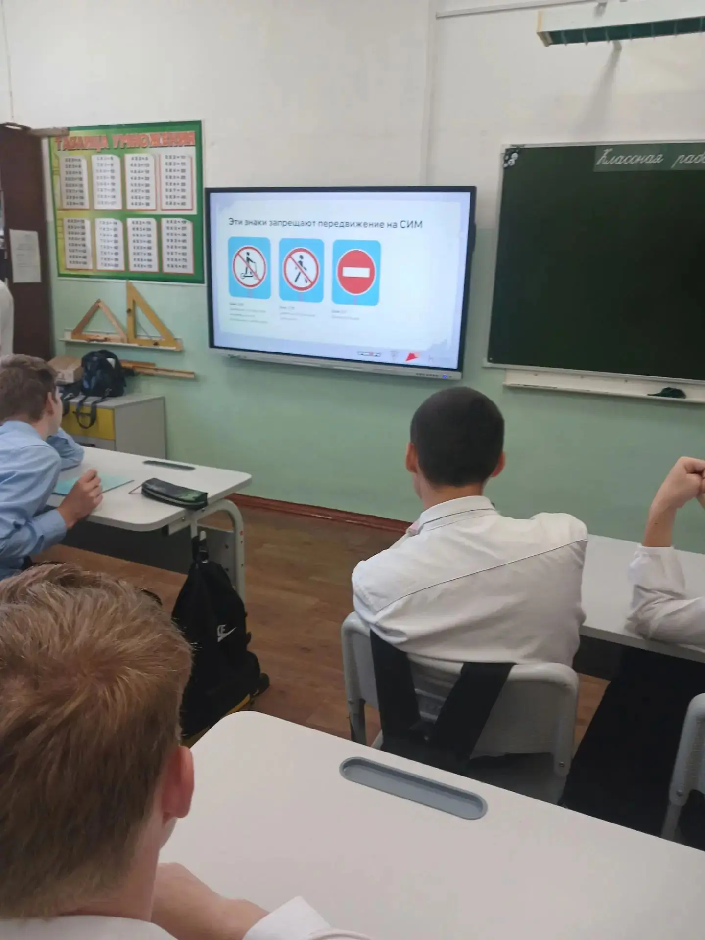 🚦 В рамках профилактики детского дорожно-транспортного травматизма в 8 классе прошёл к...