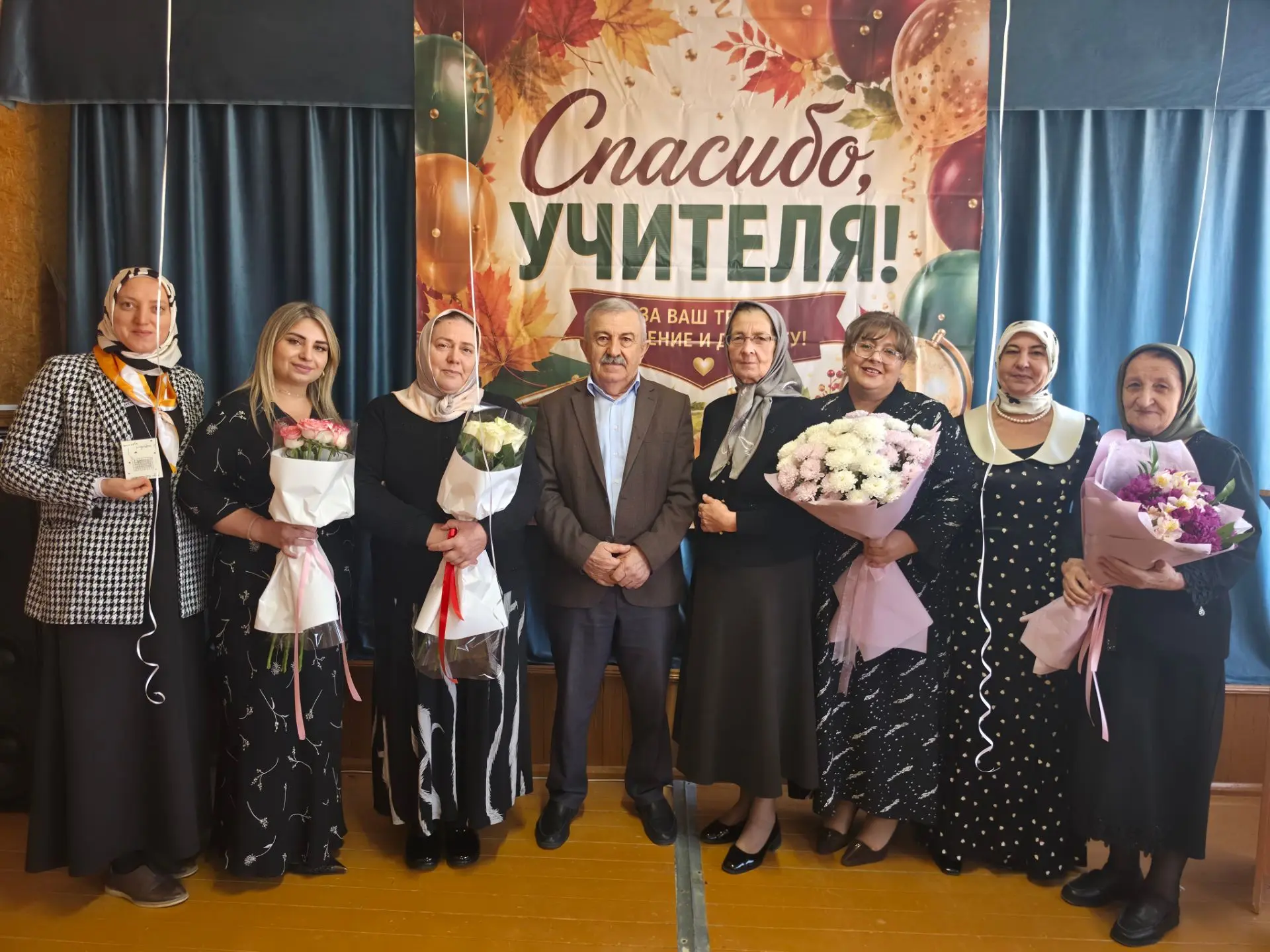 🎉 С самого утра мы спешим поздравить наших дорогих учителей! 🎉💐