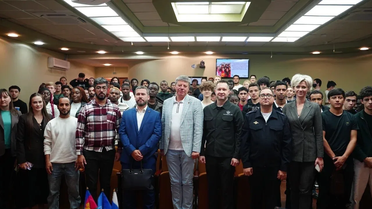 BINOM И «МОСТ В РОССИЮ»: НОВЫЕ ВОЗМОЖНОСТИ ДЛЯ БУДУЩИХ СПЕЦИАЛИСТОВ 🌍