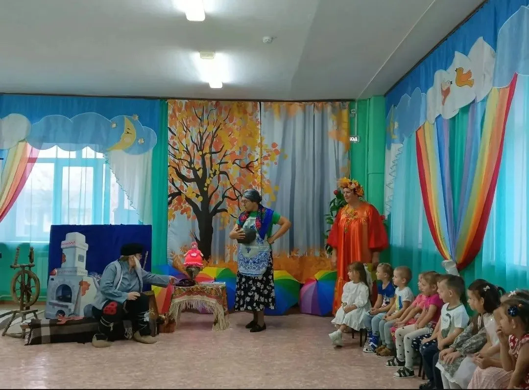 🌈 В нашем детском саду "Сказка" прошел осенний праздник "Осень в деревушке-хохотушке".