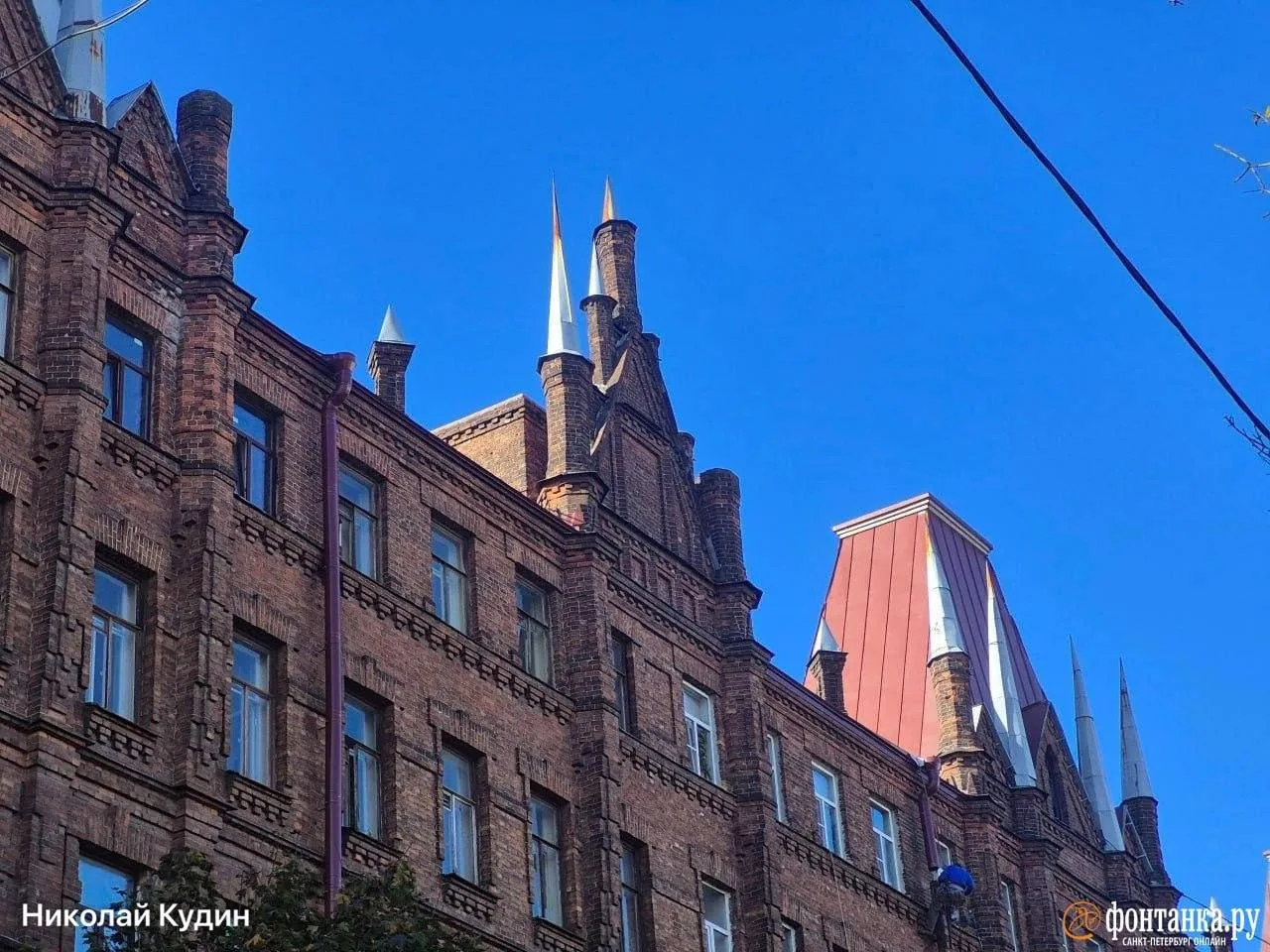 Башенки дома Еремеевой на Васильевском не стали восстанавливать в ходе капремонта. Ими ...