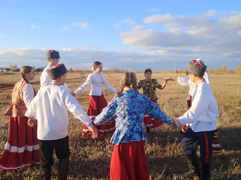✨🍁 В рамках поддержки национальной культуры в  Логиновской сельской библиотеке прошел ...