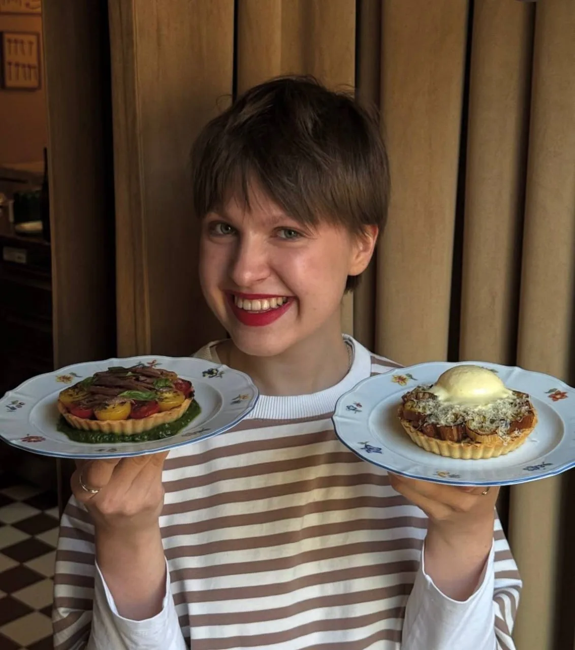 Привет! Мы команда французского бистро Frenchie Cafe приглашаем в команду