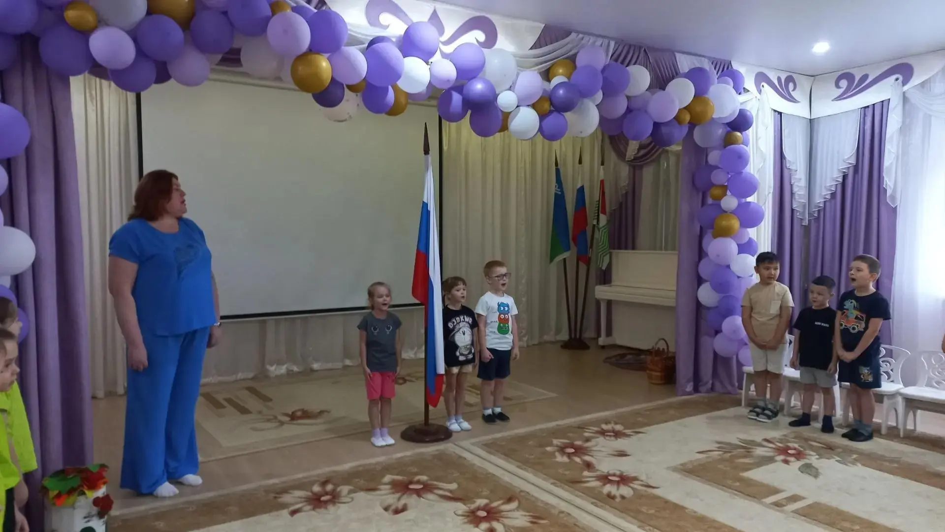 📣 Начало недели в детском саду: торжественная линейка и признание достижений воспитанн...