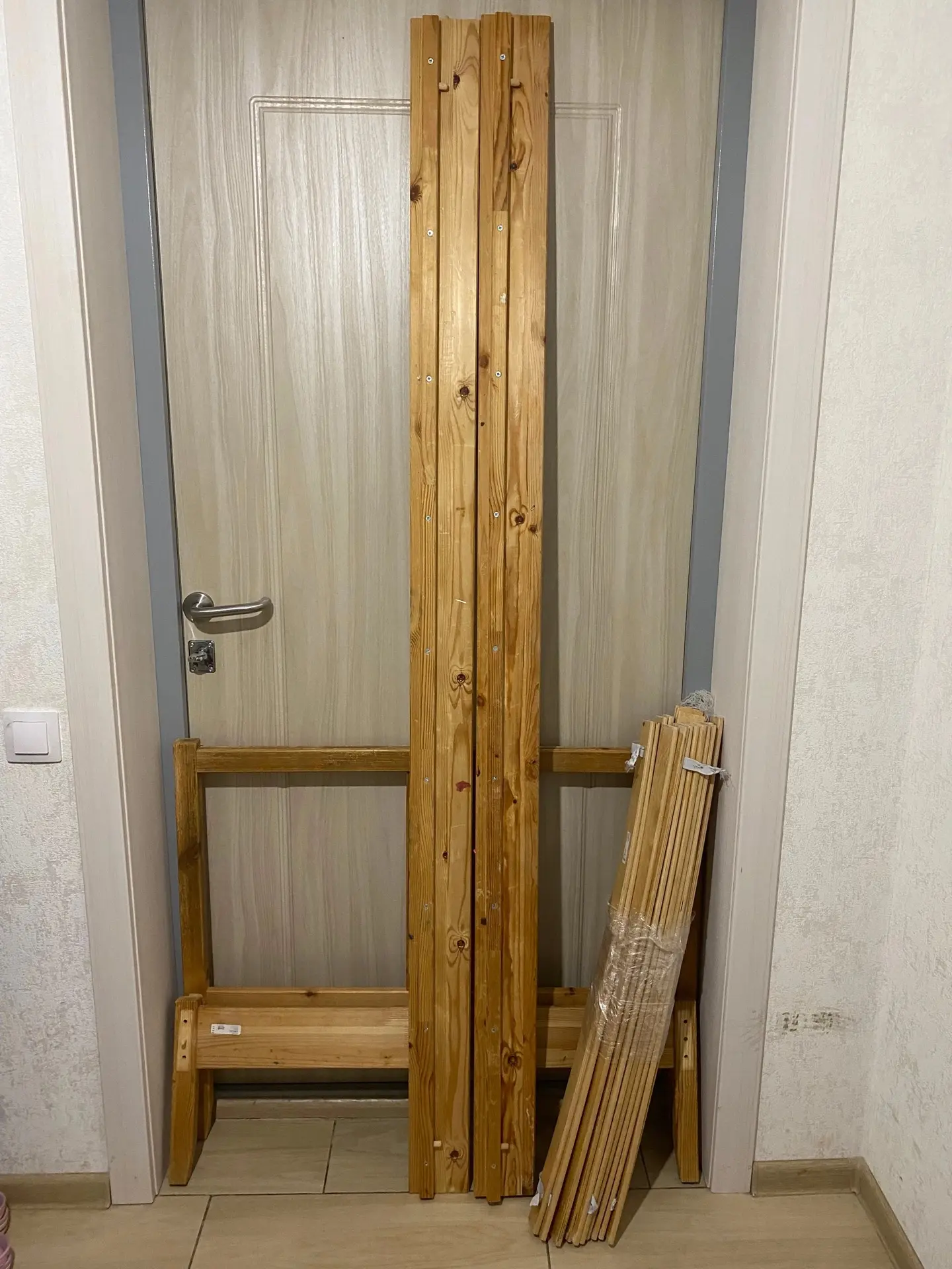 Каркас кровати Икея и реечное дно, 1000р. Новокузничихинчкая д. 6