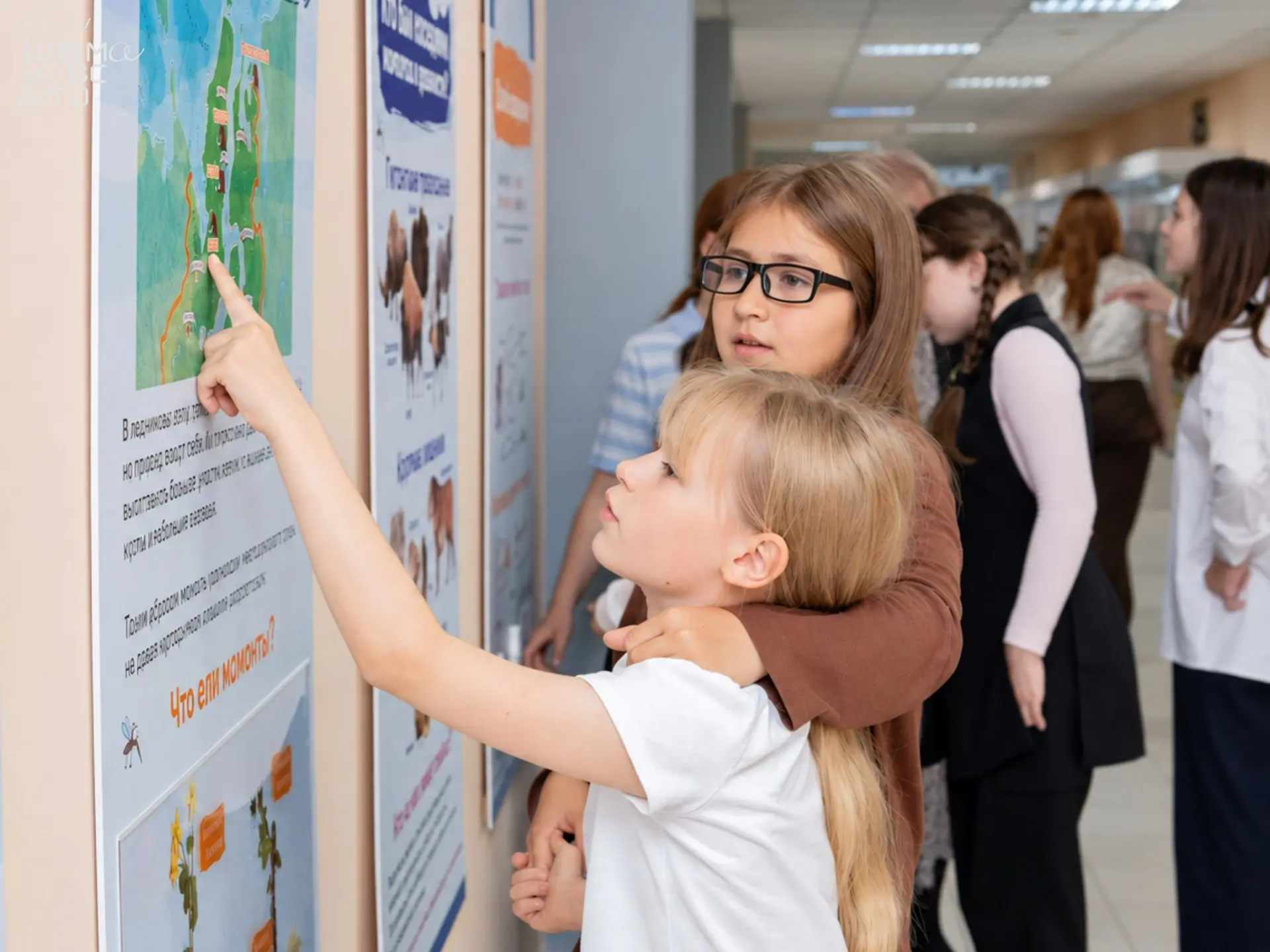 🏫 Школьный коридор тоже может стать местом встречи с прошлым