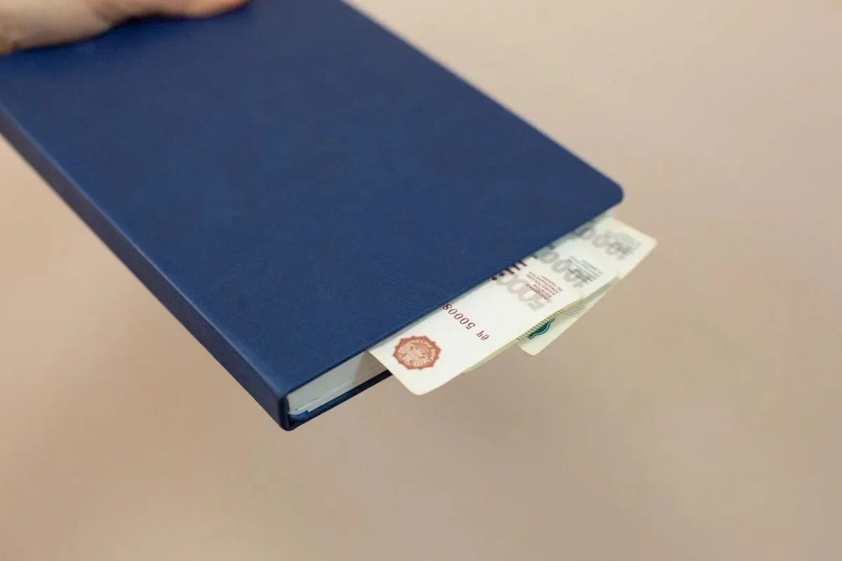 Ускоренное оформление документов обернулось для орловской фирмы 12 миллионами рублей шт...