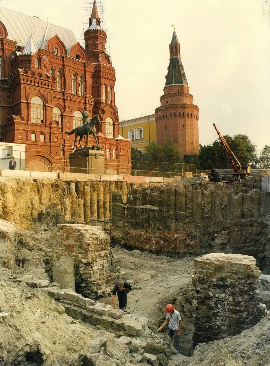 ⛏️ Что нашли археологи под Манежной площадью