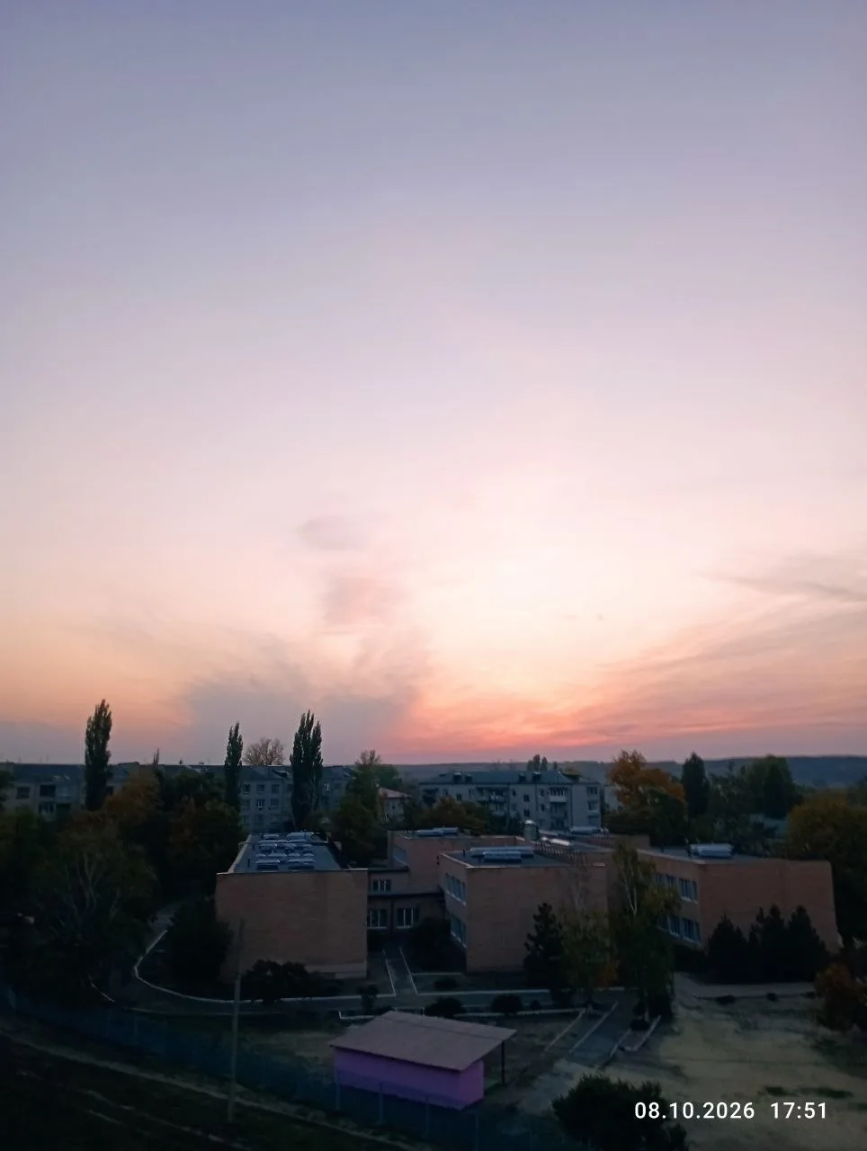 🌅 Старобельск провожает этот день красивым закатом.