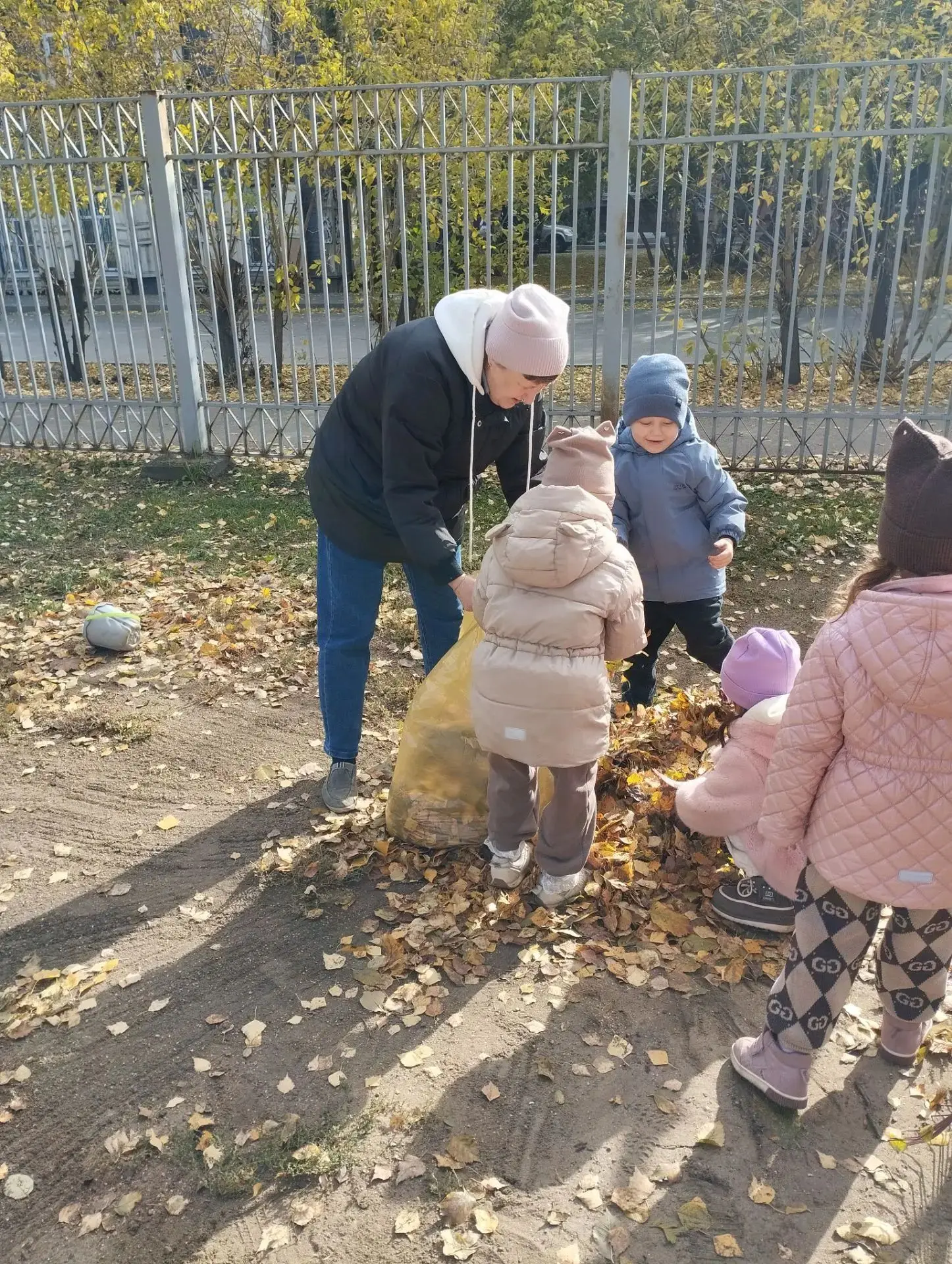 Чисто, дружно, весело! Наш осенний субботник🍁🍂