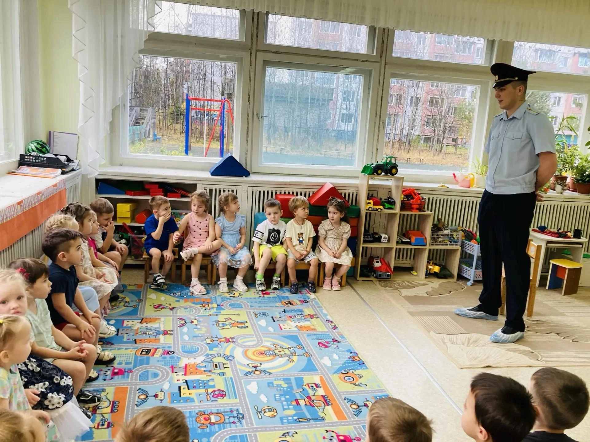 Усть-Илимский Дядя Степа навестил дошколят