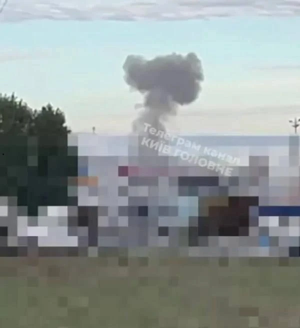💥💥🇺🇦В Киеве взрывы. Кадры дыма над пораженным складом в Святошинском районе Киева  ...