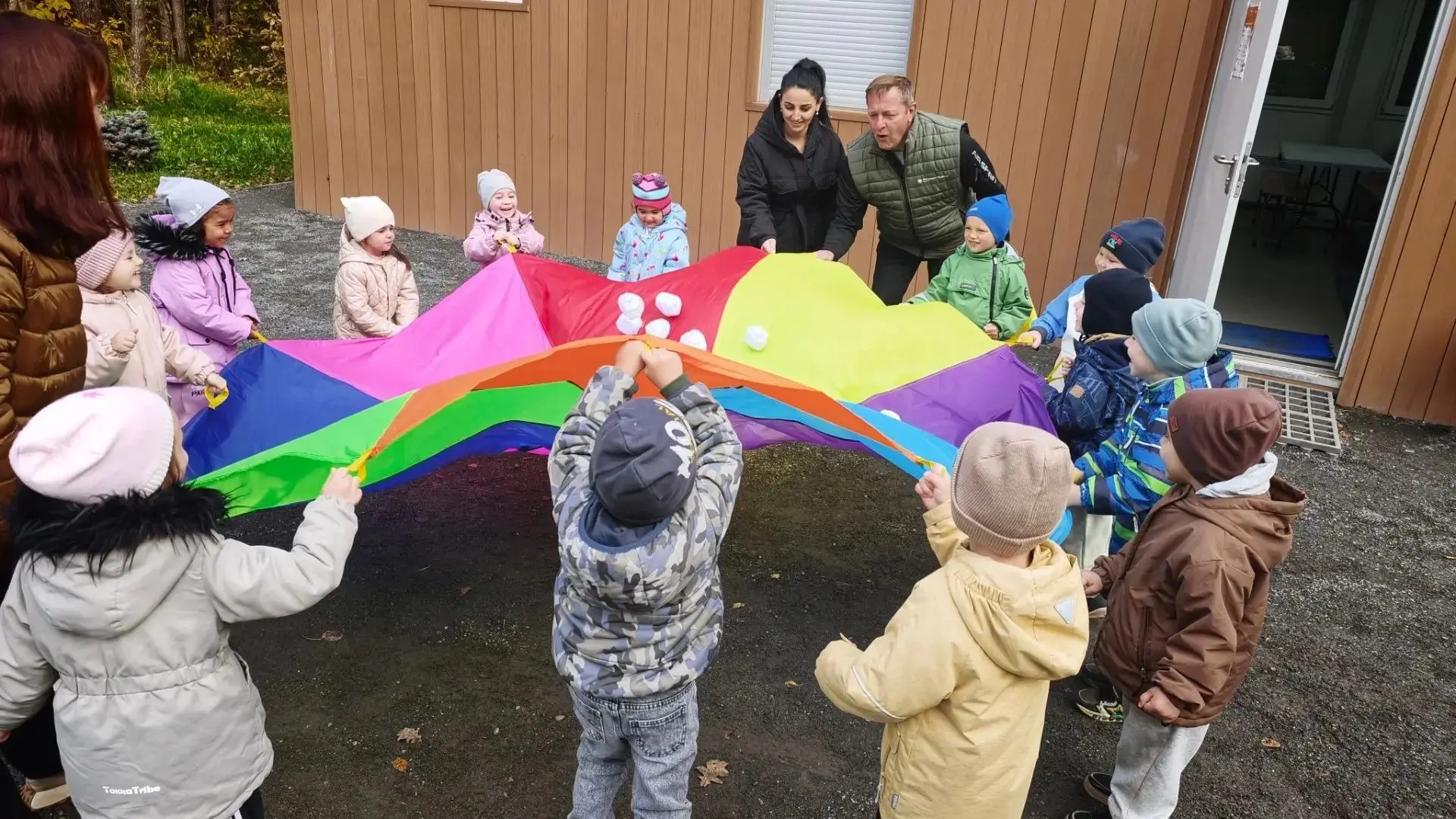 🍁🍂 Как дошколята со «снегом» в лесопарке "Дубки" Апрелевка боролись! 🍂🍁