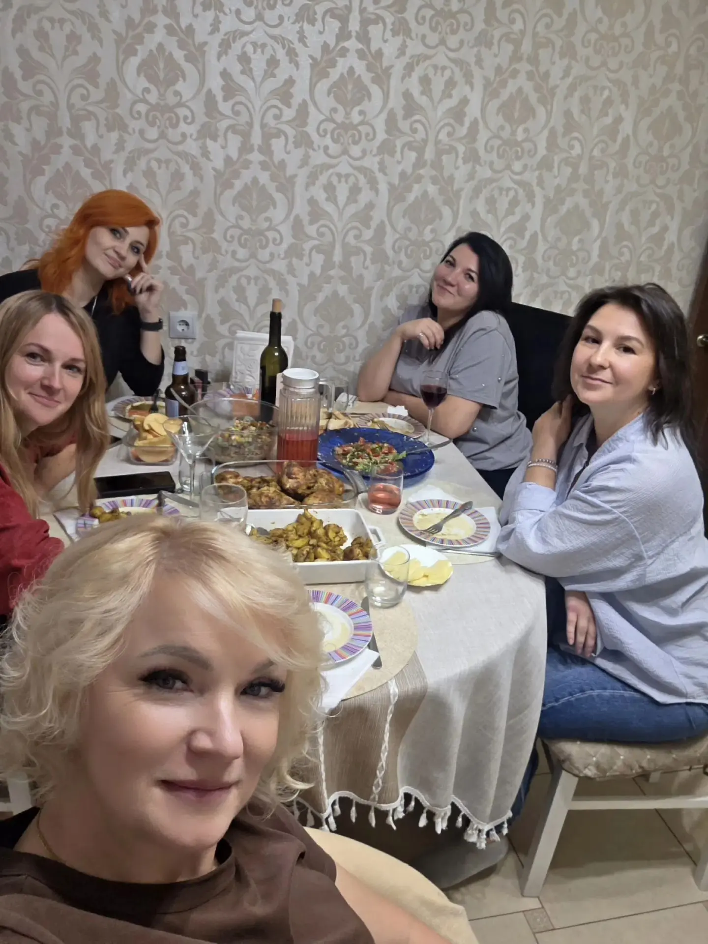 Девочки, такие девочки)))