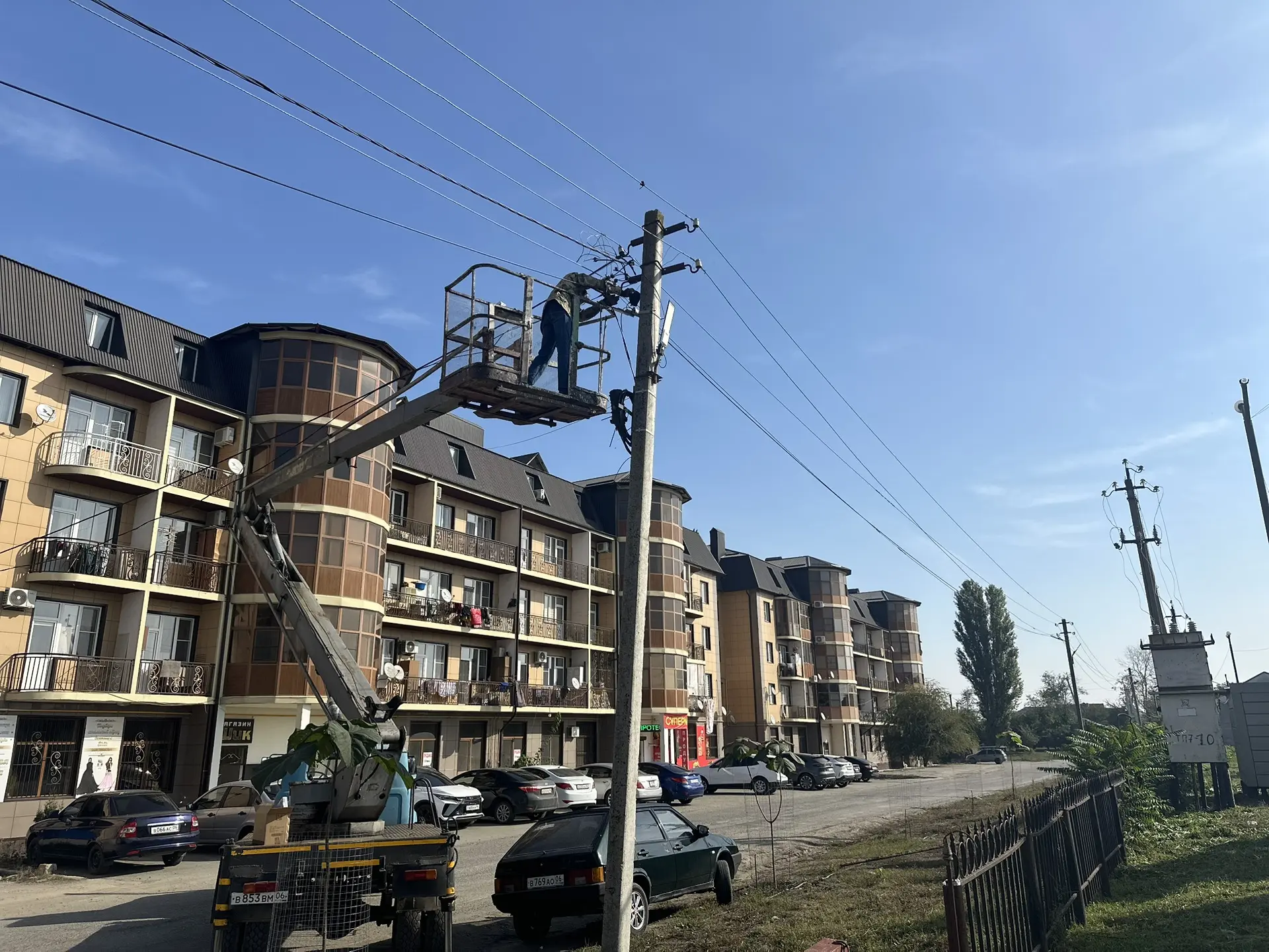 💡 Уличное освещение обновляют на улице Осканова