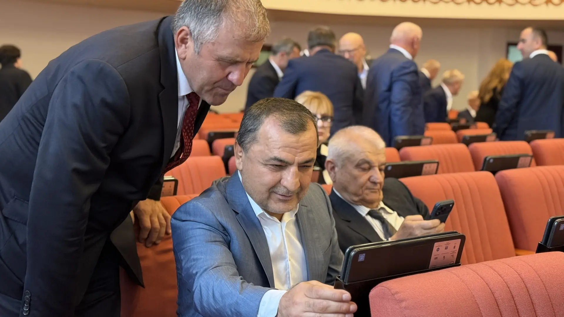 ⚡️ С минуты на минуту начнется вторая сессия Народного Собрания РД 8-го созыва.