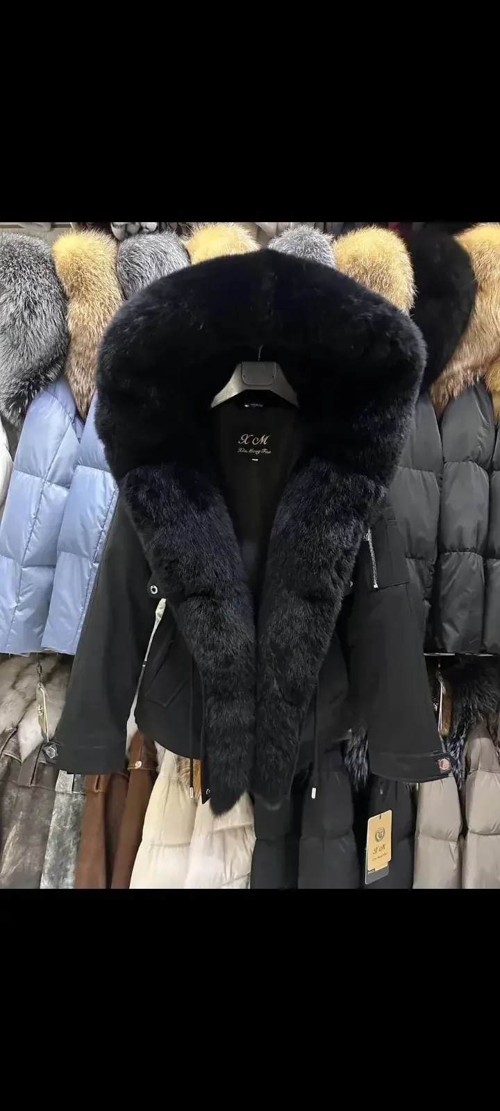 Продам парку, зима. Носила один сезон, надела раз 6 за зиму.Есть небольшая потёртость н...