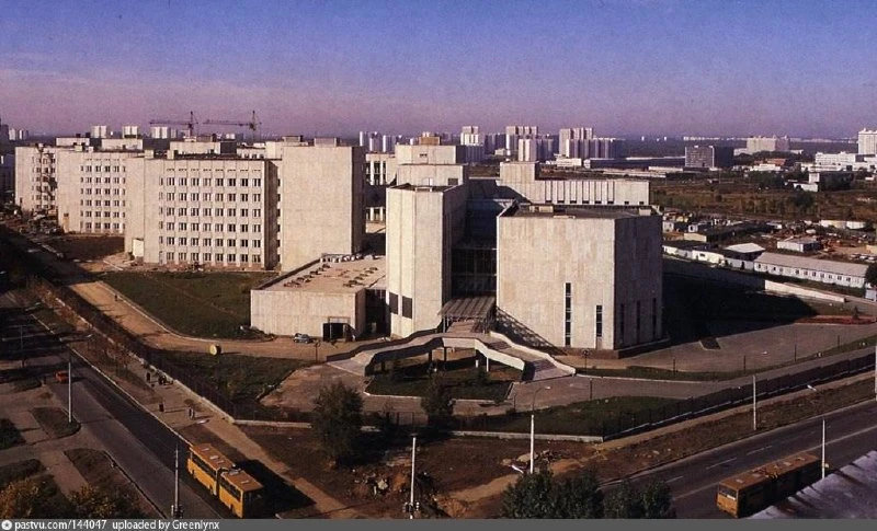 Комплекс зданий ИБХ РАН в Москве на ул. Миклухо-Маклая