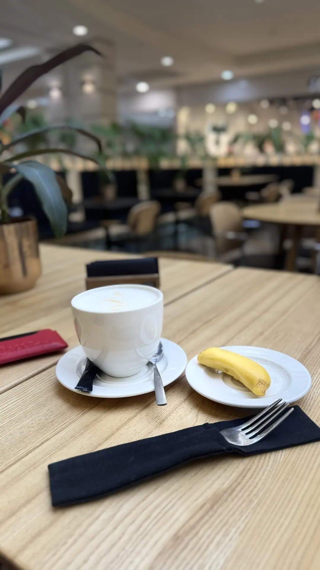 Когда партнёры угощают, отказываться — плохая примета! 🤝☕️