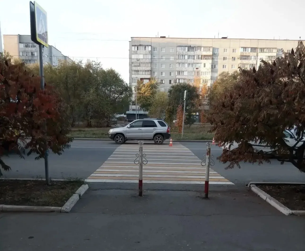 В Оренбурге на улице Конституции СССР водитель Киа Спортейдж сбил 63-летнего мужчину.