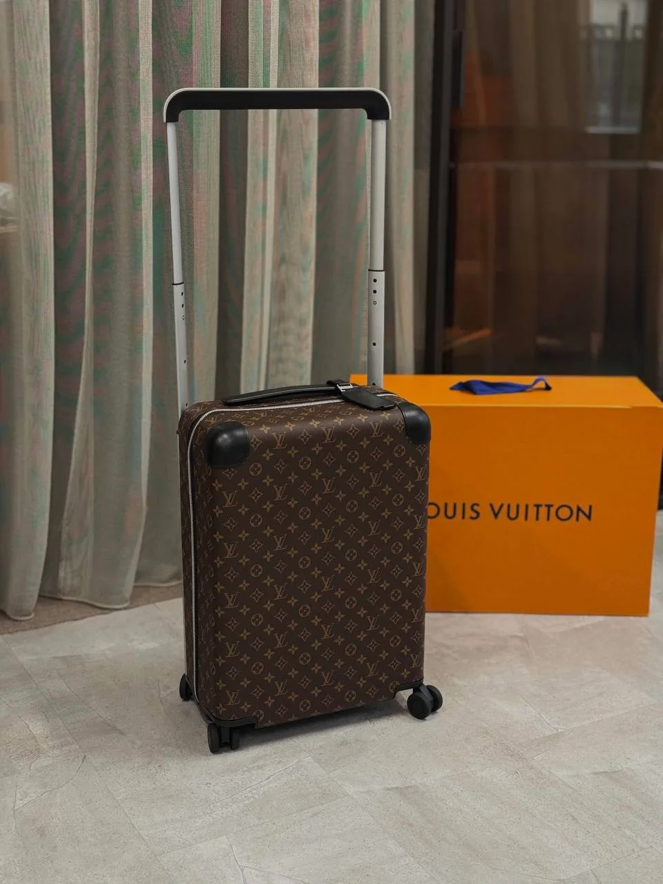 Новый чемодан Louis Vuitton Horizon 55 monogram. Размер: 38x55x21см.